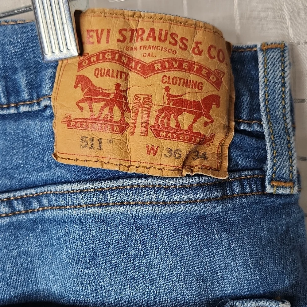 Levi's Distressed Medium Wash Denim Jeans Men's Size W36xL34